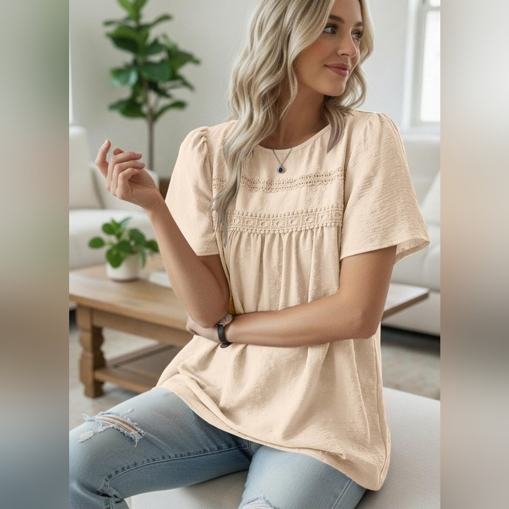 Chic Beige Blouse with Lace Accents - Picture 4 of 5